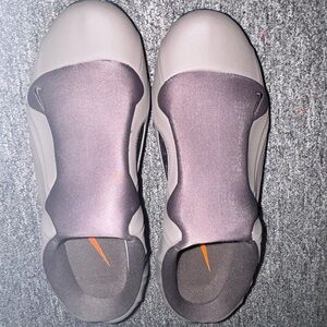 Nike Clogposite in Ironstone